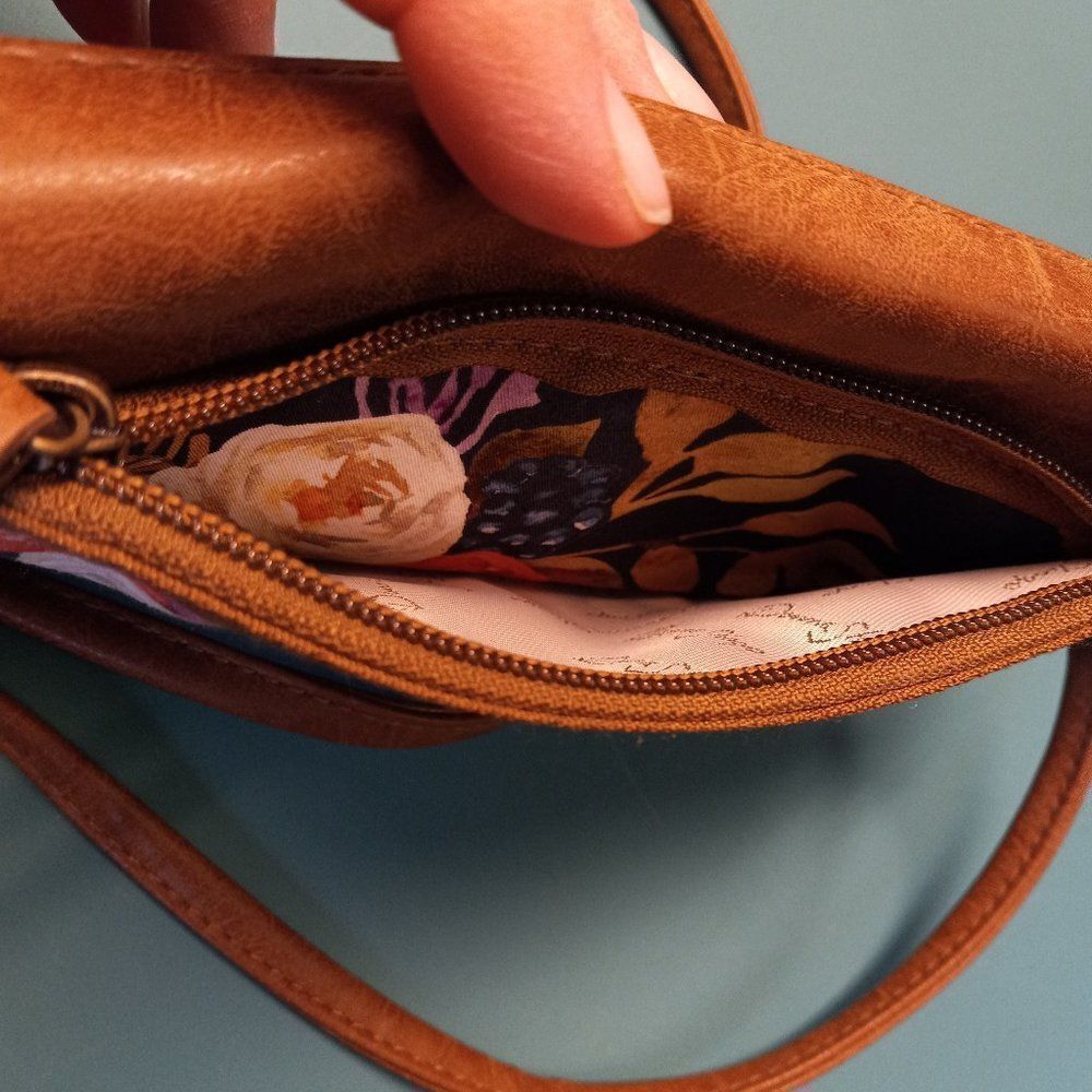 Donna Sharp Floral Crossbody/Wallet - Picture 8 of 11